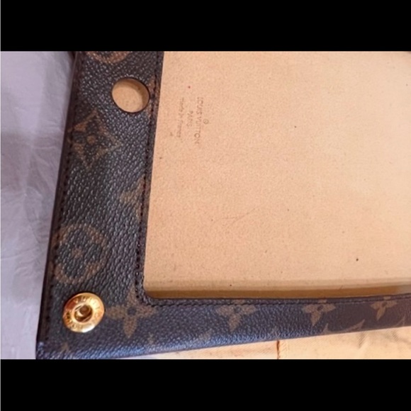 Louis Vuitton iPad case - Picture 9 of 16